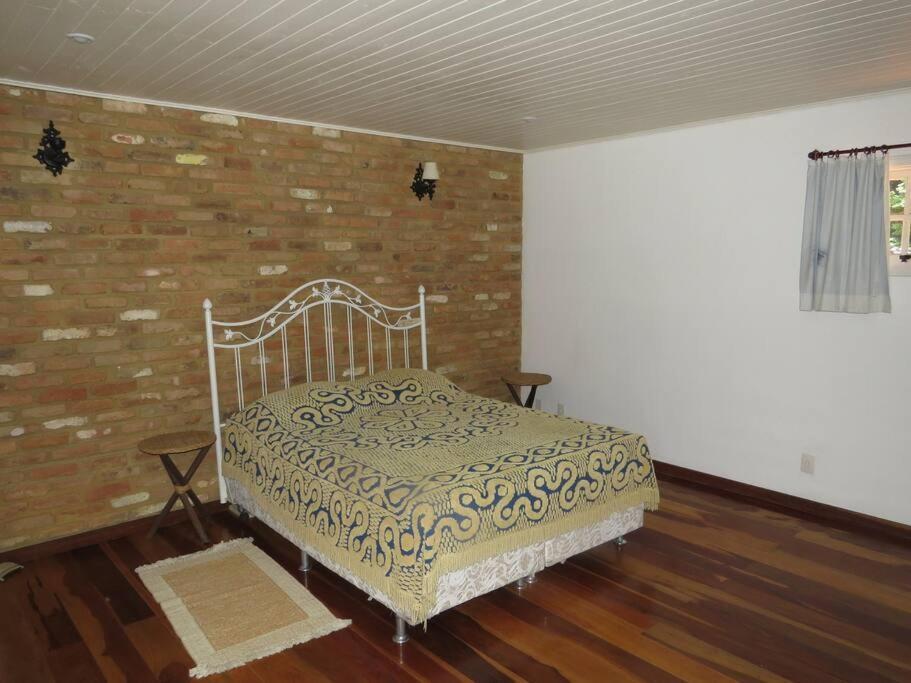 Сasa de vacaciones Linda Casa Em Mury,com Riacho E Lareira *