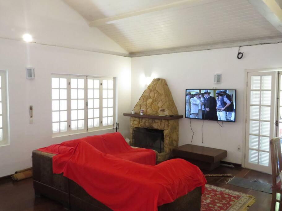 Linda Casa Em Mury,com Riacho E Lareira *