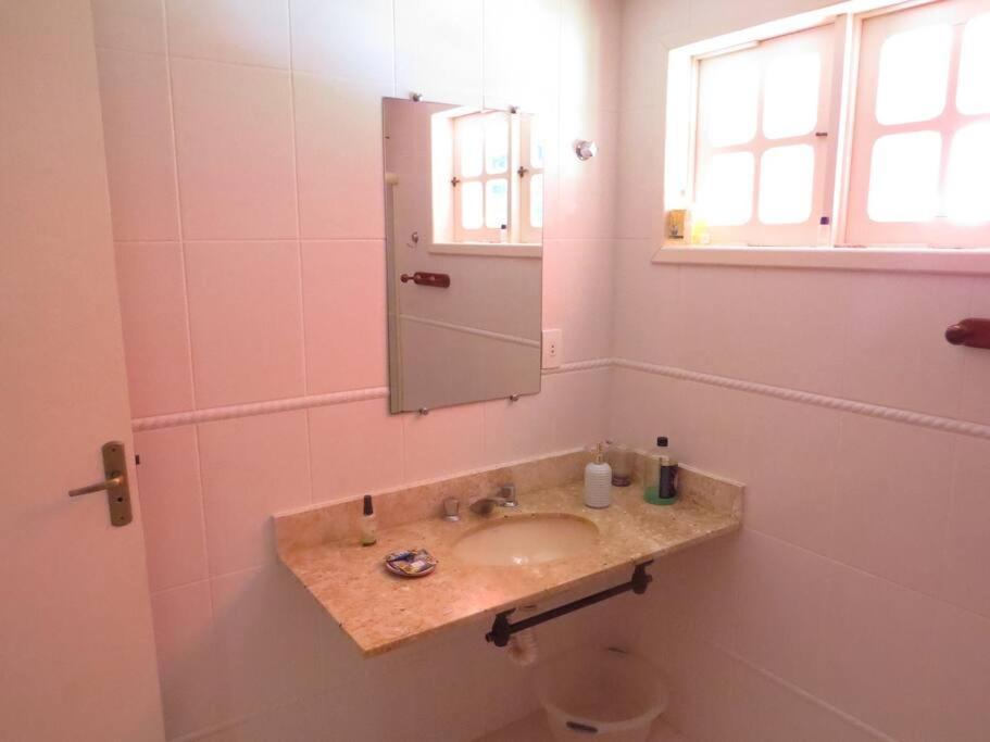 Linda Casa Em Mury,com Riacho E Lareira Сasa de vacaciones *