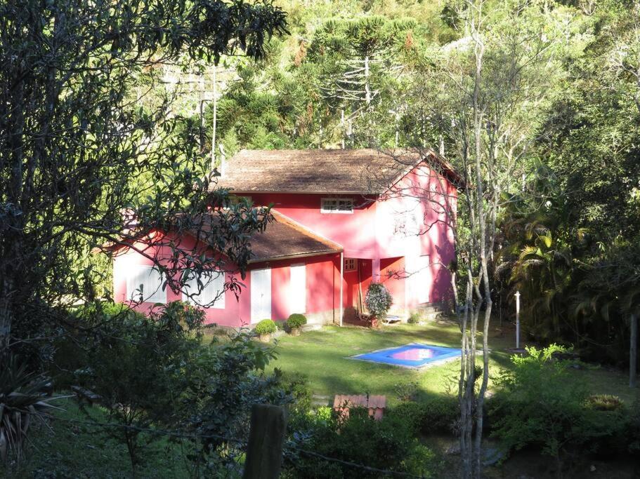 Linda Casa Em Mury,com Riacho E Lareira *