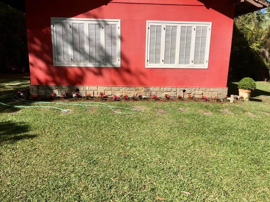 Linda Casa Em Mury,com Riacho E Lareira Сasa de vacaciones *