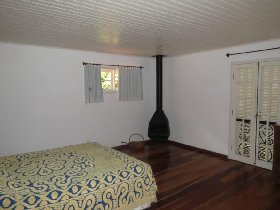 Linda Casa Em Mury,com Riacho E Lareira